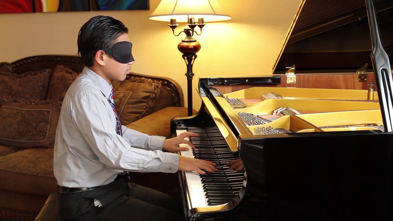 Aldric Gozon playing Chopin's Etude Op.10 No.4 - BLINDFOLDED!