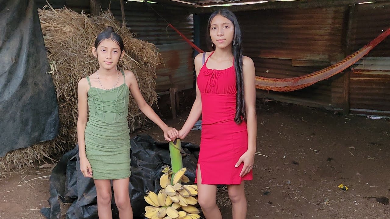 Las primeras lluvias aquí en El Salvador vean que riko lo que nuestran las chicas 👧 