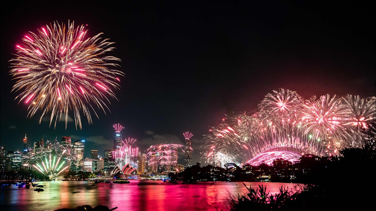 2025 Sydney New Years Eve Fireworks (4k) from Cremorne Reserve