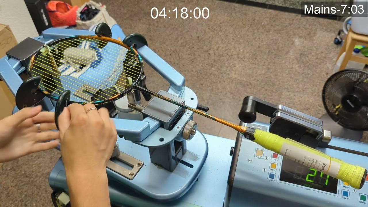 Badminton Racket Stringing - Astrox 88D Pro, top down view, 4 knots, POV
