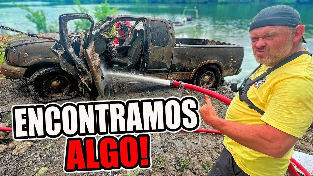 O que achamos dentro desta Ford F-150 cheia de lama vai te fazer rir!