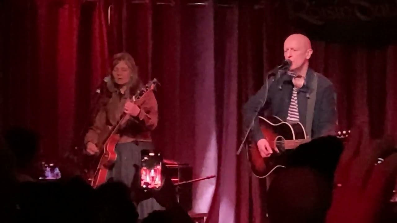 The Vaselines – Jesus Doesn’t Want Me for a Sunbeam Live in Galway | Róisín Dubh 2025