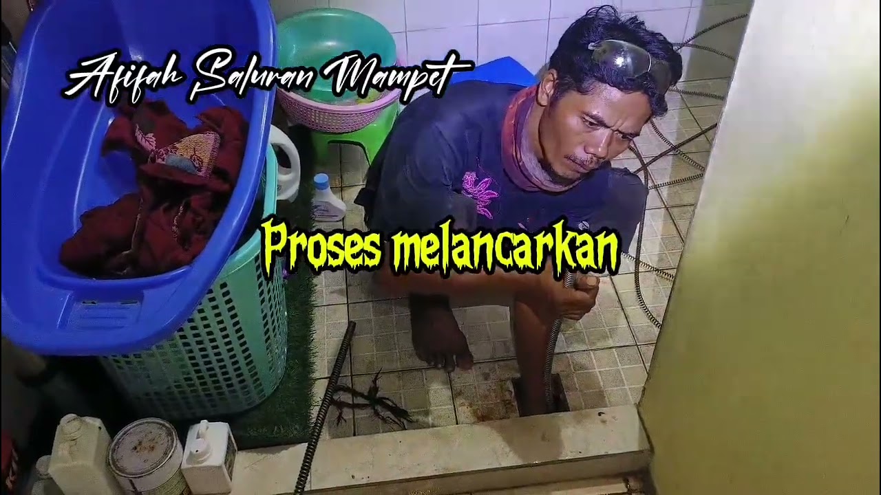 Saluran pipa pembuangan mampet di Komplek Rahayu Residence.