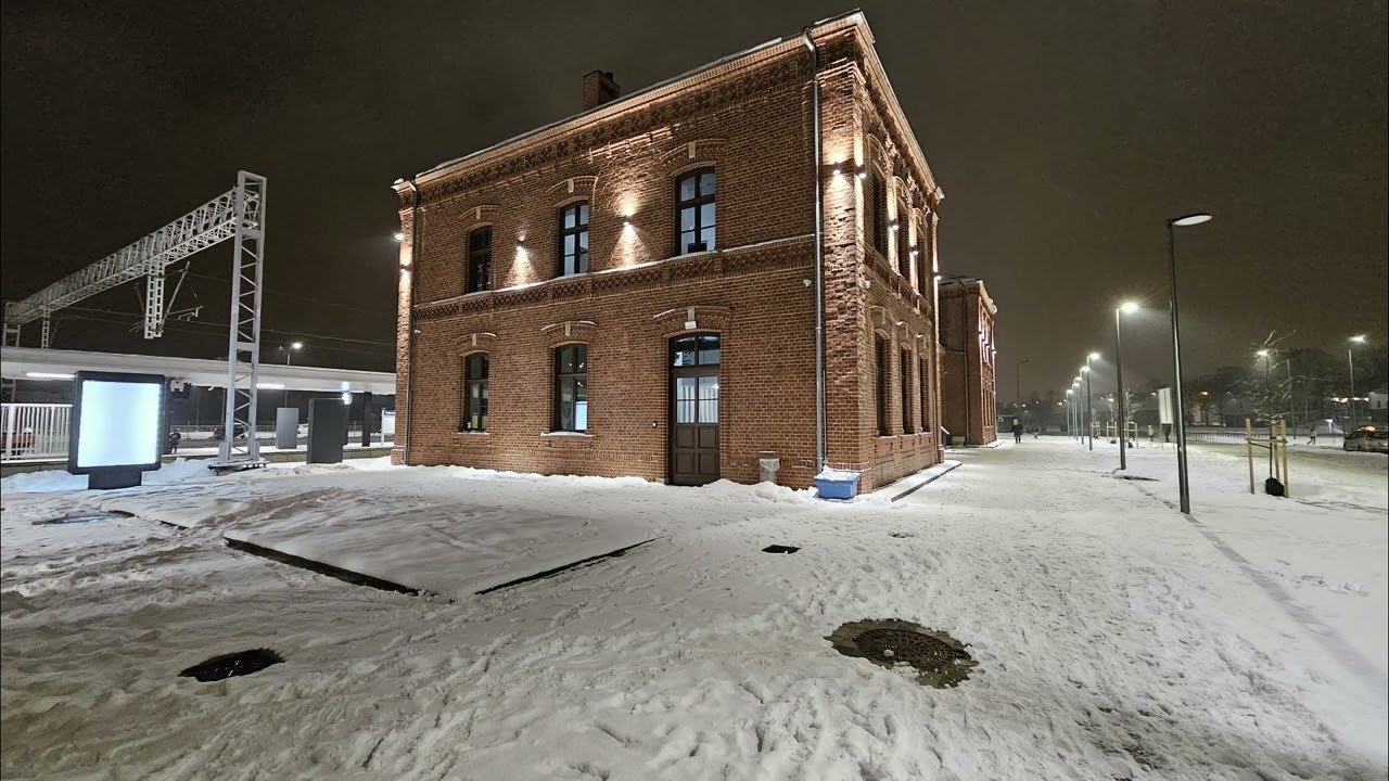 Dąbrowa Górnicza dworzec PKP -  W zimowy dzień i wieczór