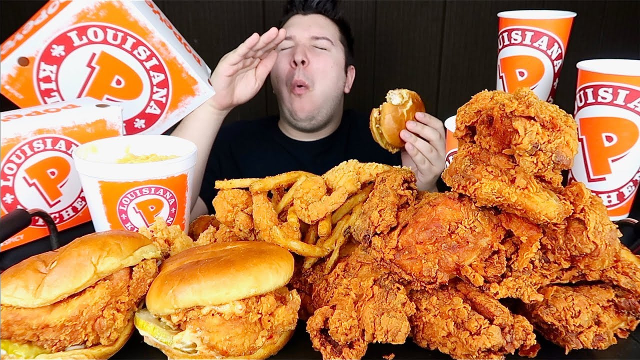 Trying Popeye's New Chicken Sandwich • MUKBANG