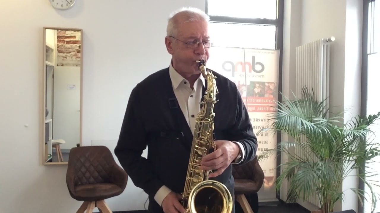 Juri Smirnov plays „ Harlem Nocturne“ . Januar 2025, DMP-School, Nürnberg.