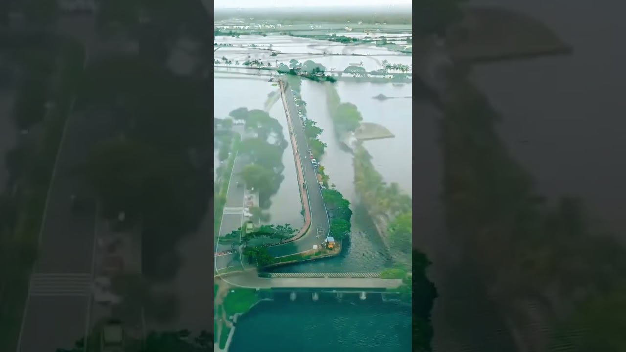 India 🇮🇳 Road network between islands on Kadamakkudy Lake in Kerala