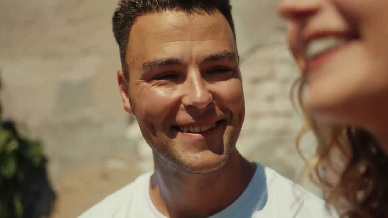 Jordy van den Boer - Zoenen In De Kroeg (Offici&euml;le Videoclip)