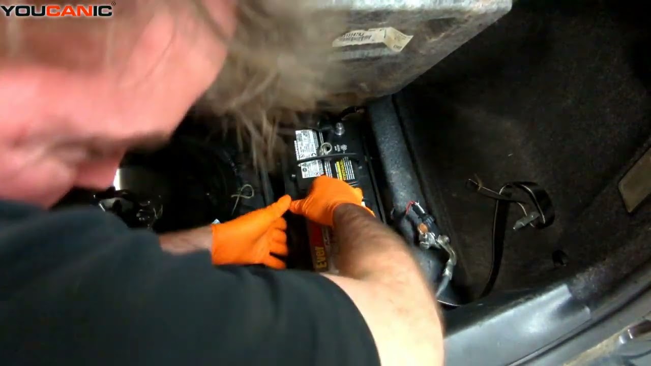 Руководство по замене аккумулятора Chrysler 300 2011–2023 гг. — обеспечьте надежный пуск двигател...