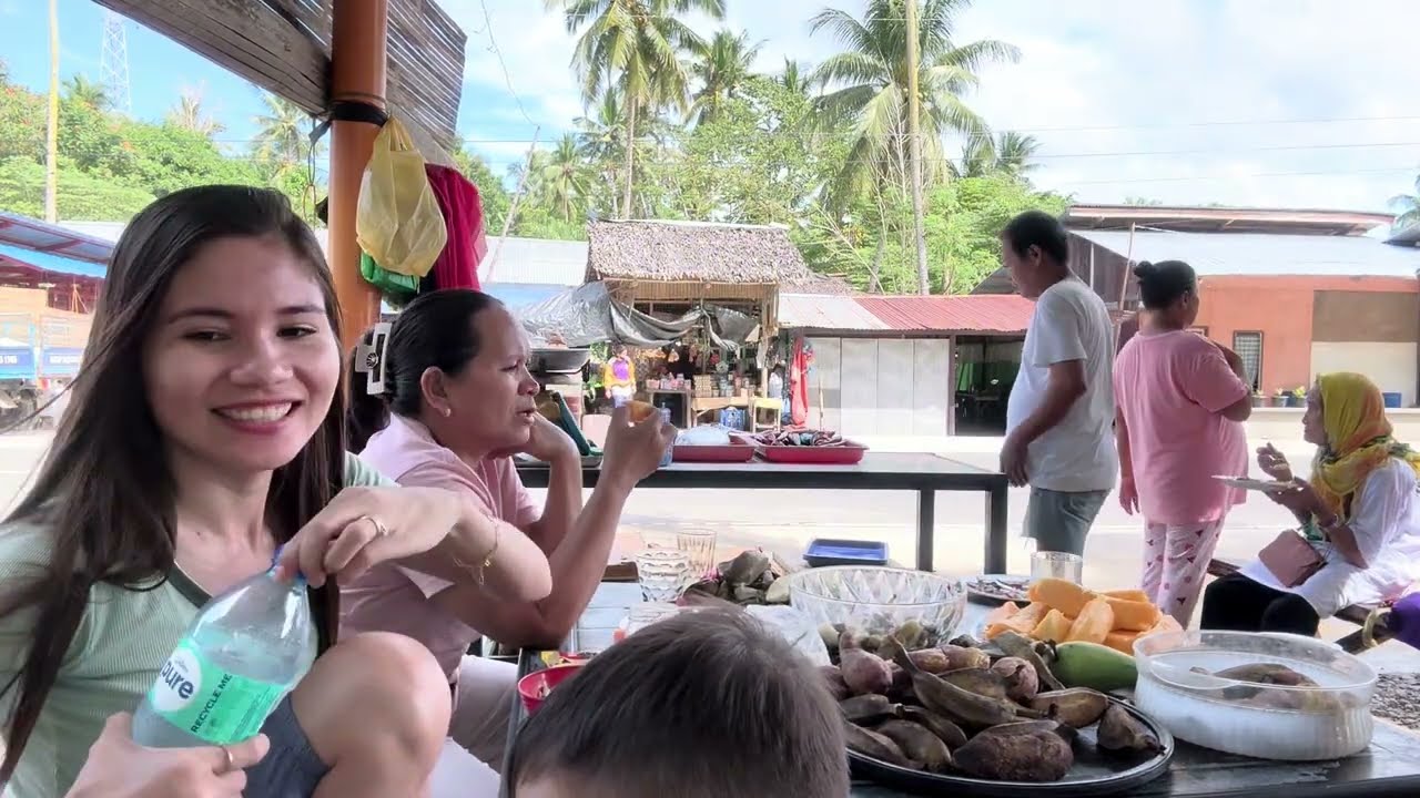 KAINAN AT MASAYANG CHIKAHAN  MGA KAPITBAHAY KOH SA DATING TINIRHAN NAMIN NI LIAN MALAKI NA PINAGBAGO