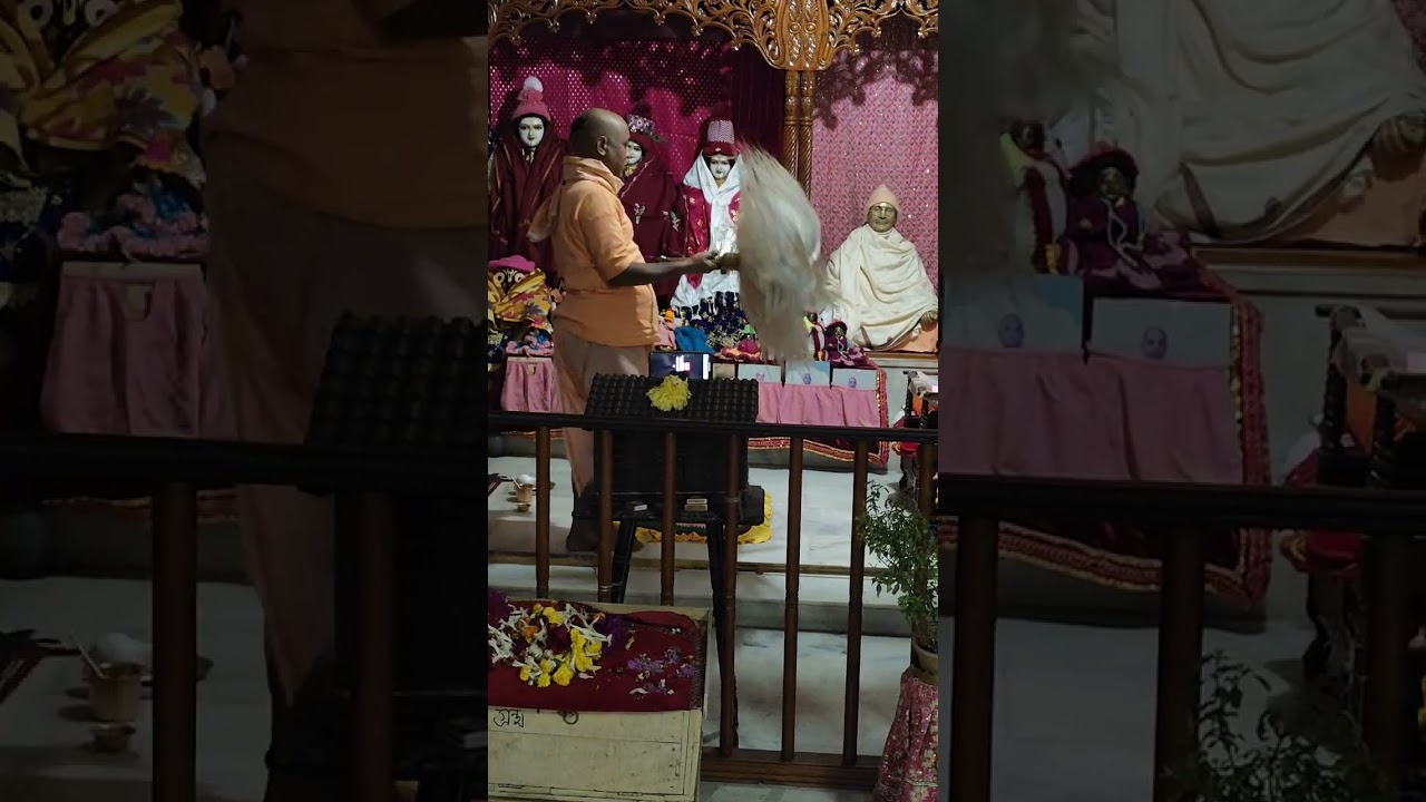  ঝাঁঝর কাসর ঘন্টা শঙ্খ করতাল মঙ্গল মৃদঙ্গবাজে পরমরসাল মঙ্গলআরতিকরে ভগতেরগন অভাগাকেশব করে নামসংকীর্তন