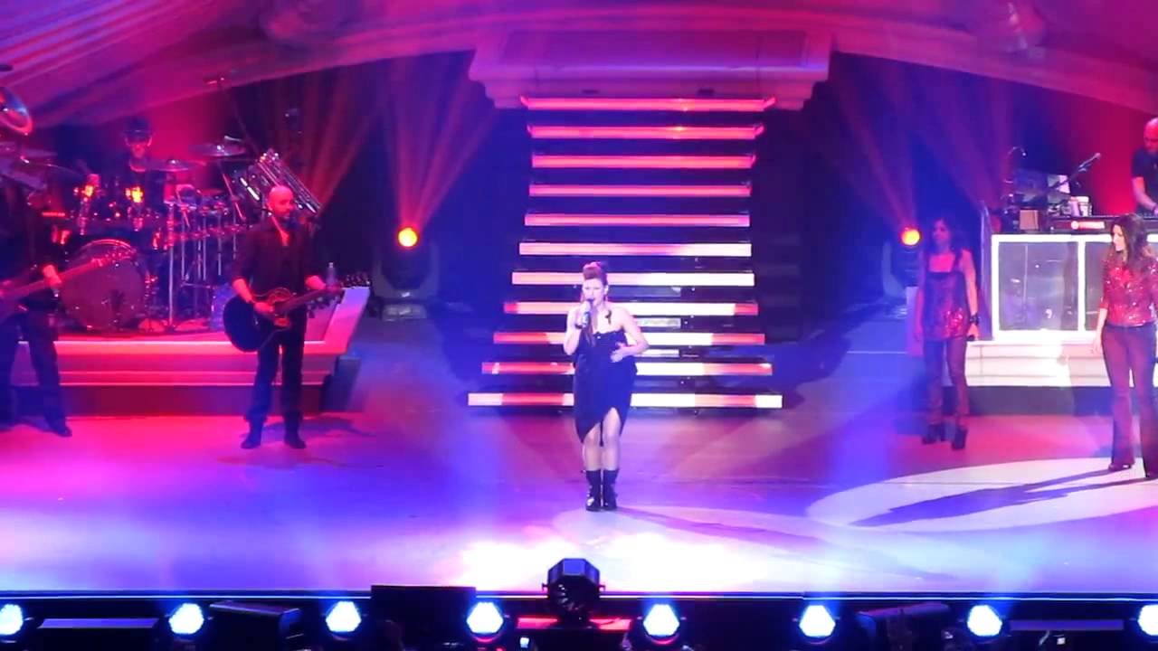 Bastava (Laura Pausini con Eleonora Crupi) - Forum Assago (MI)
