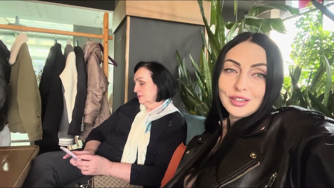 Посидели с Мамой в Confetti 🍲🍮/Было очень вкусно/Немного философии/Сирена🥺мы на самом высоком этаже😳