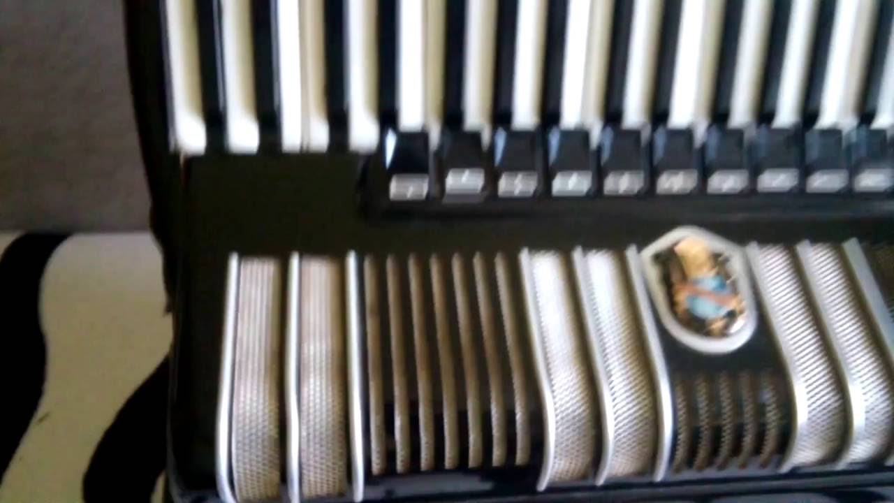 Accordion repair.Ремонт Аккордеона Weltmeister S4.Реставрация внешнего вида