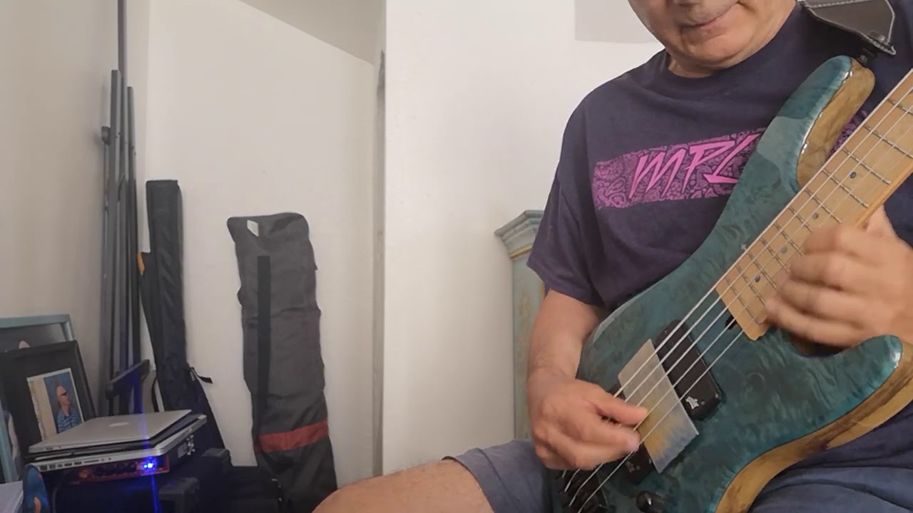 Affirmation (Georges Benson) Bass.soloing played by Dominique DI PIAZZA..