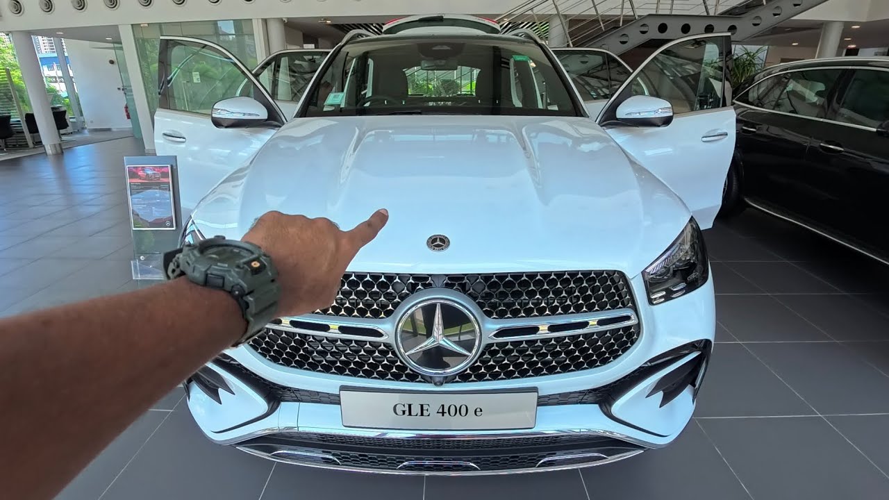 NEW! MERCEDES-BENZ GLE400e in Polar White & Leather Black 