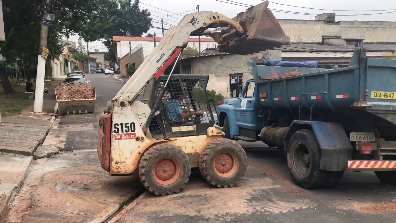 Bobcat Nivelando a Garagem. Parte 2