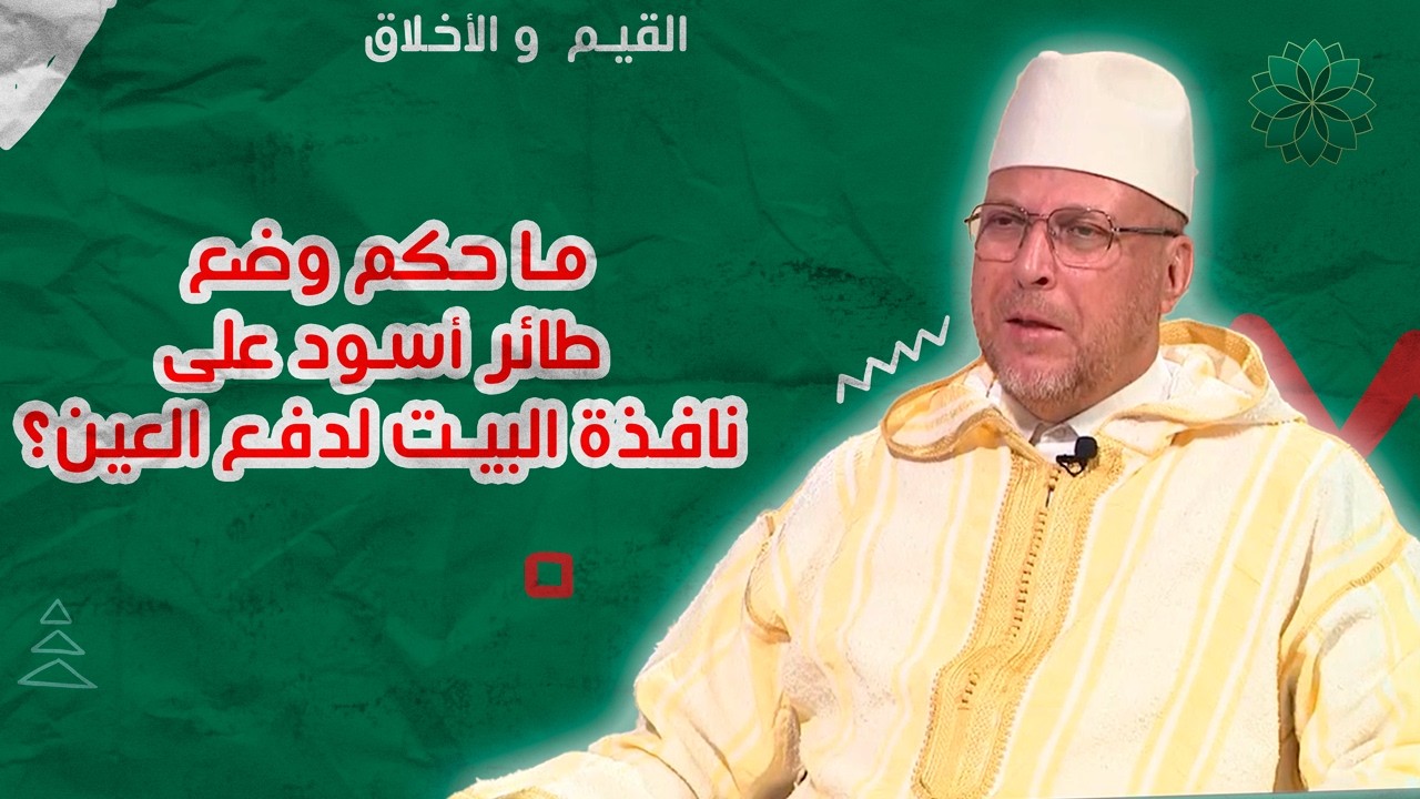 زوجي لا يحافظ على صلاته ويتكلم كثيرا في أعراض الناس وأحيانا أسمع فهل أشاركه في الإثم ؟؟