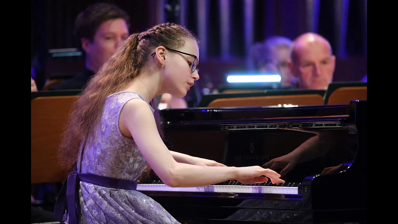 Nora (12y) plays F. Mendelssohn Bartholdy: Capriccio Brillant in B minor, op. 22