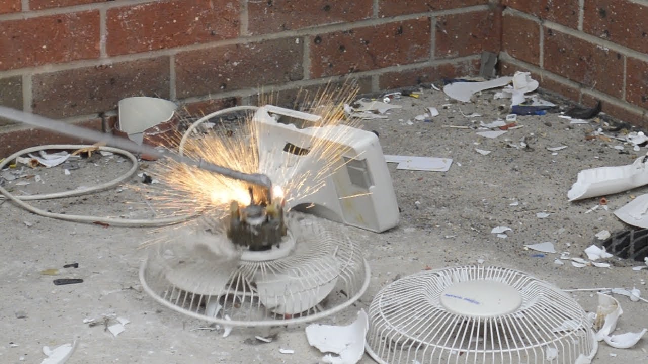 Smashing a Tropical Breeze TDF23 Desk Fan