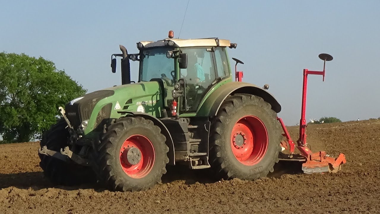 Power Harrowing for Maize with Fendt 936 Vario & Kuhn