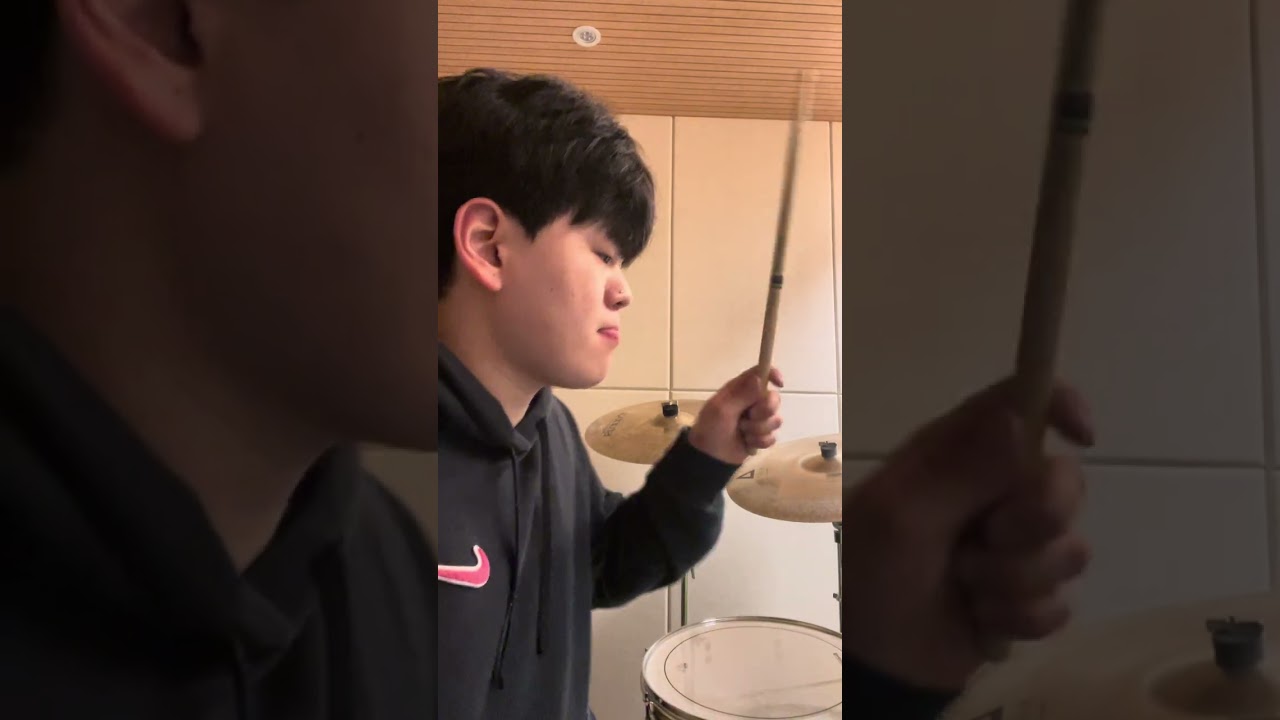사람들이 움직이는게 신기해?