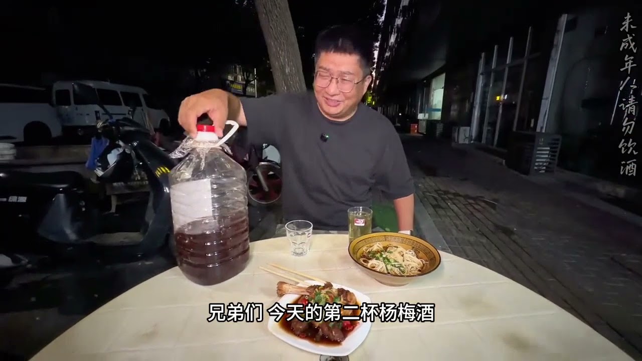 Where did Mr Mai go to eat on
