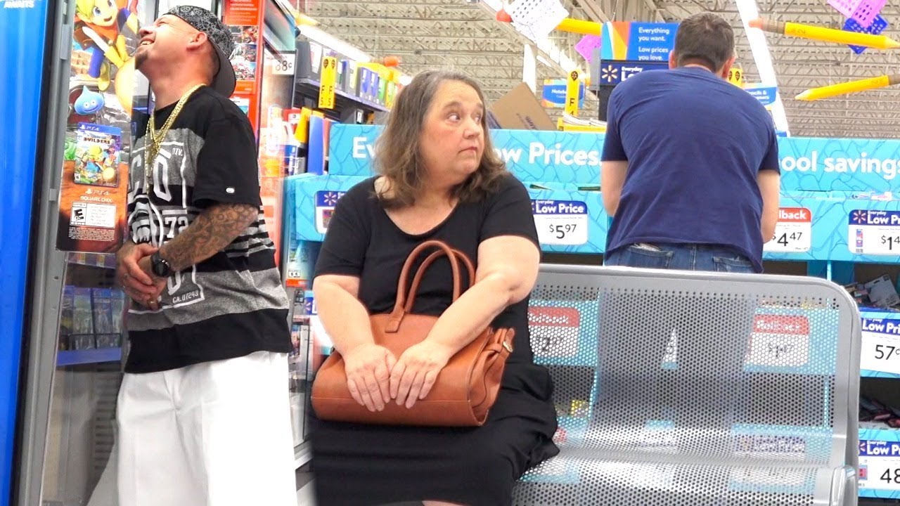 Пукает на людей в Walmart - THE POOTER | Джек Вейл