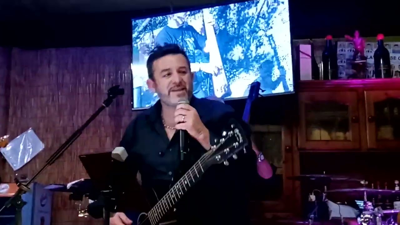 Davide Martinelli chitarra voce
