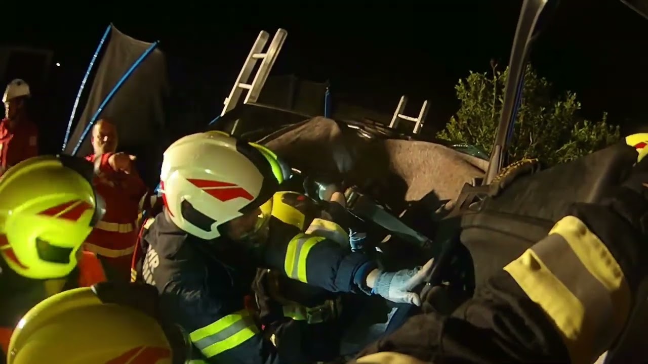 07.06.2025 – Menschenrettung nach schwerem Verkehrsunfall in Feuersbrunn