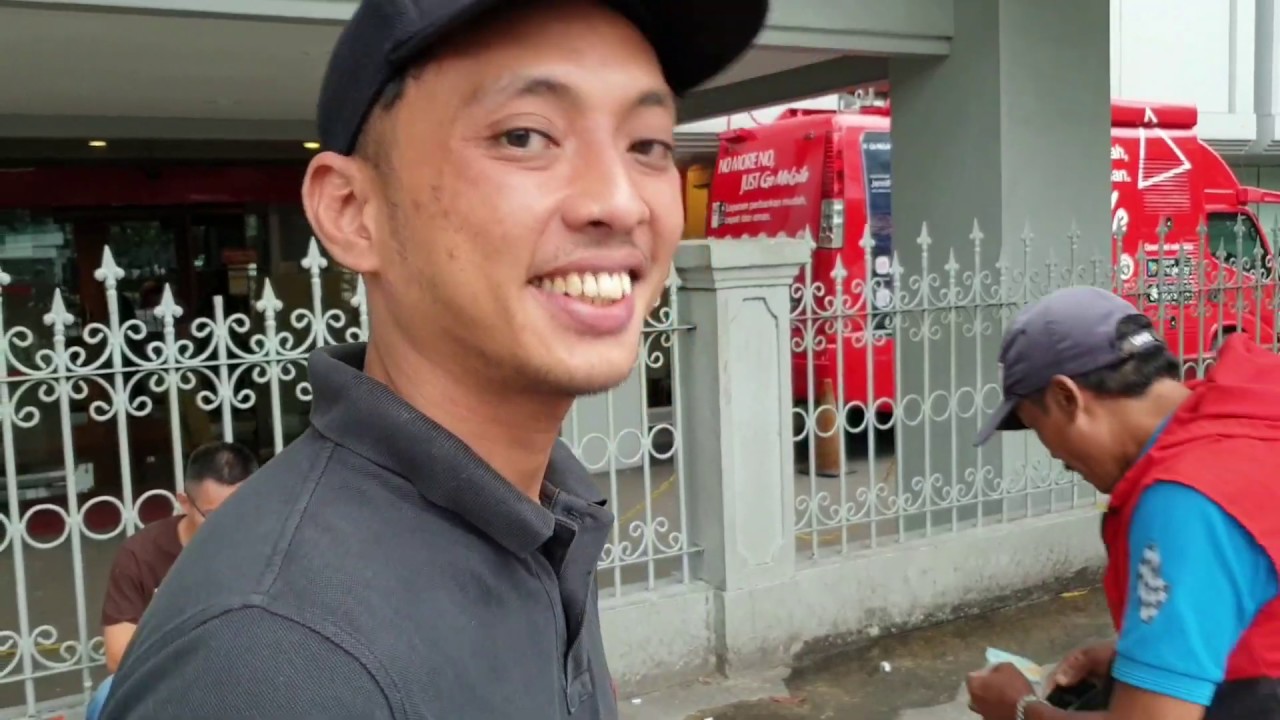 STARBIKE (Starbucks on a bike) Jakarta's 20 cent Coffee Shop on Wheels! | The Jamu Jamu lady