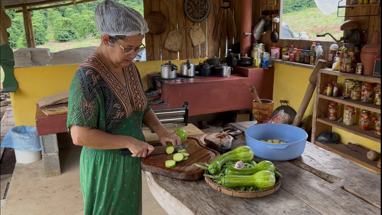 POUCA GENTE VIVE ASSIM HOJE&hellip; ALMO&Ccedil;O NA RO&Ccedil;A, NO FOG&Atilde;O A LENHA, COM VERDURAS COLHIDAS NA HORA.