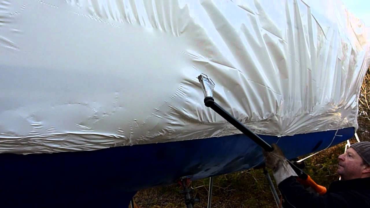 Krympfilm som vintertäckning av båt