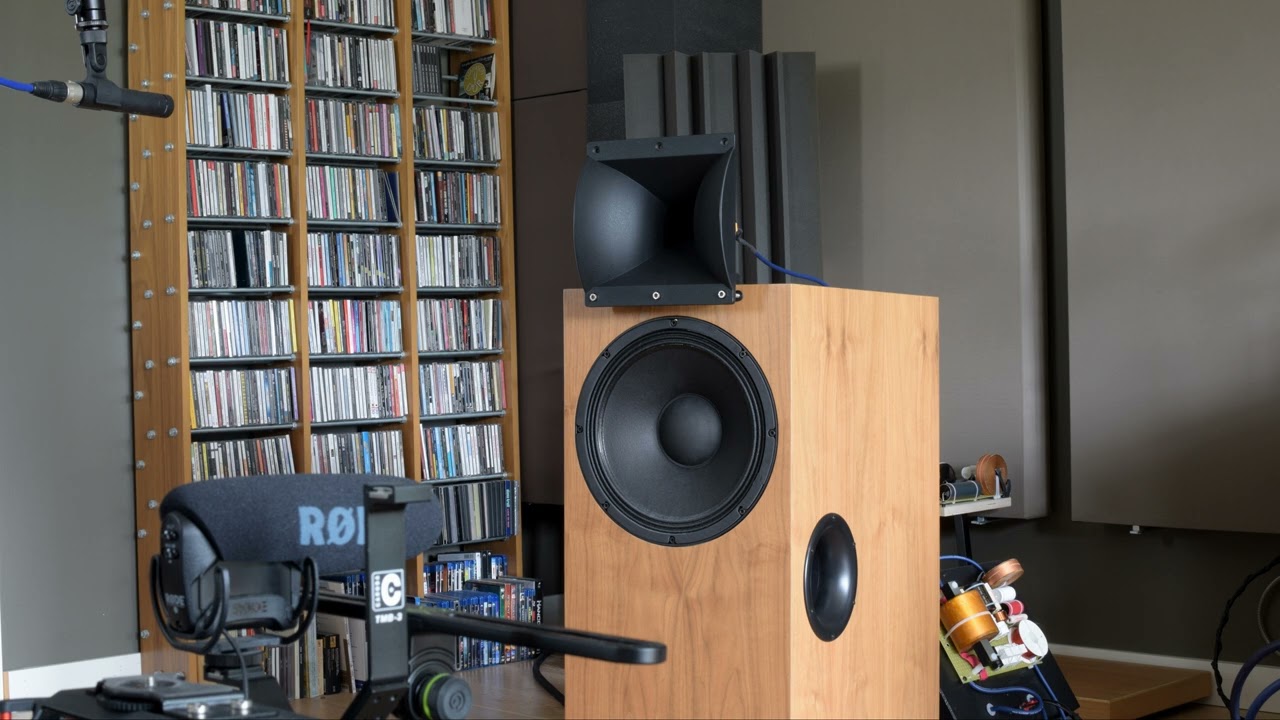 Mezzo Calpamos loudspeakers playing Mega Bass - Exchange.