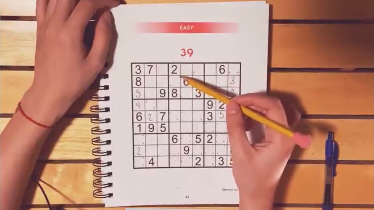 [ ASMR Español | Puzzles ] Resolviendo TERRIBLEMENTE MAL un Sudoku