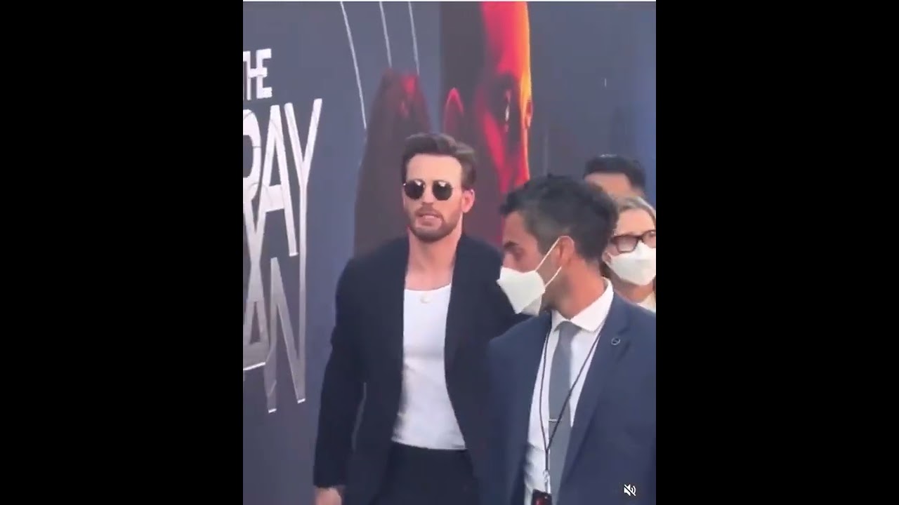 Chris Evans meeting Dhanush #thegrayman #grayman #dhanush #chrisevans #russobrothers #shorts Marvel