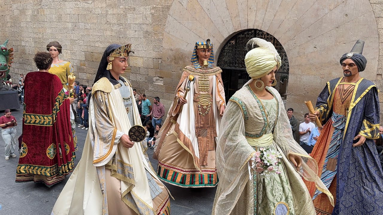 Els Gegants de Lleida ballant ‘Festa Major’ - Festes de la Tardor, Sant Miquel 29/09/2025