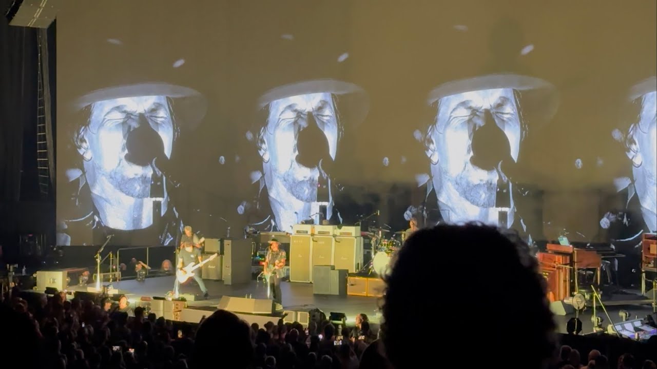 Pearl Jam - “Lukin” 4/24/2025 Hard Rock Live, Hollywood, FL