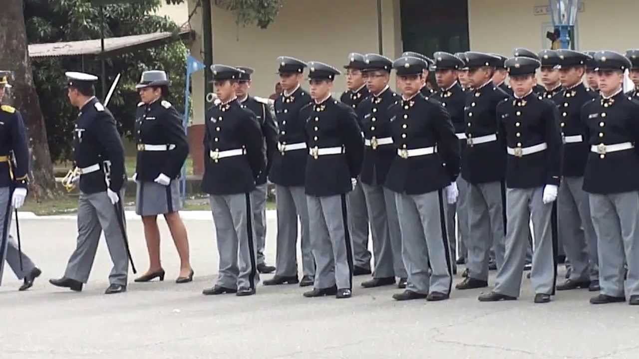 DESFILE DE ENTREGA DE UNIFORMES LICEO MILITAR GRAL ARAOZ DE LAMADRID 2013 2