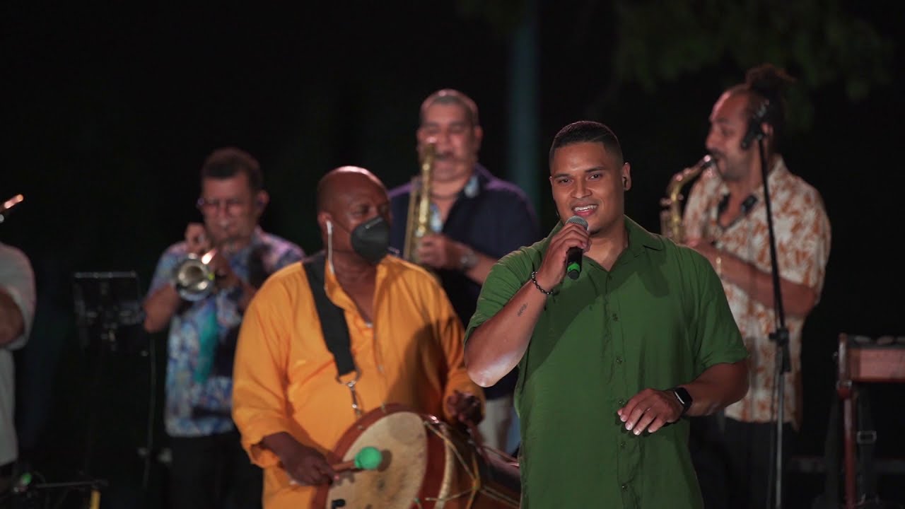 Siempre (Live) - Grupo Bahía