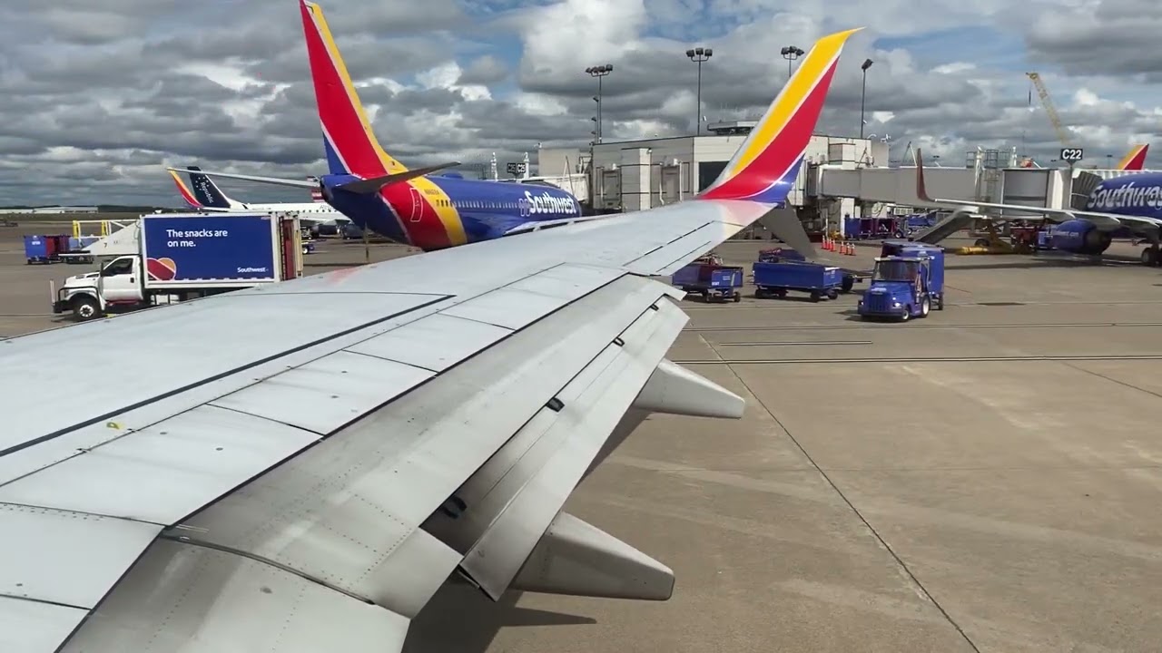 Southwest Airlines Takeoff Nashville - Boeing 737-8H4