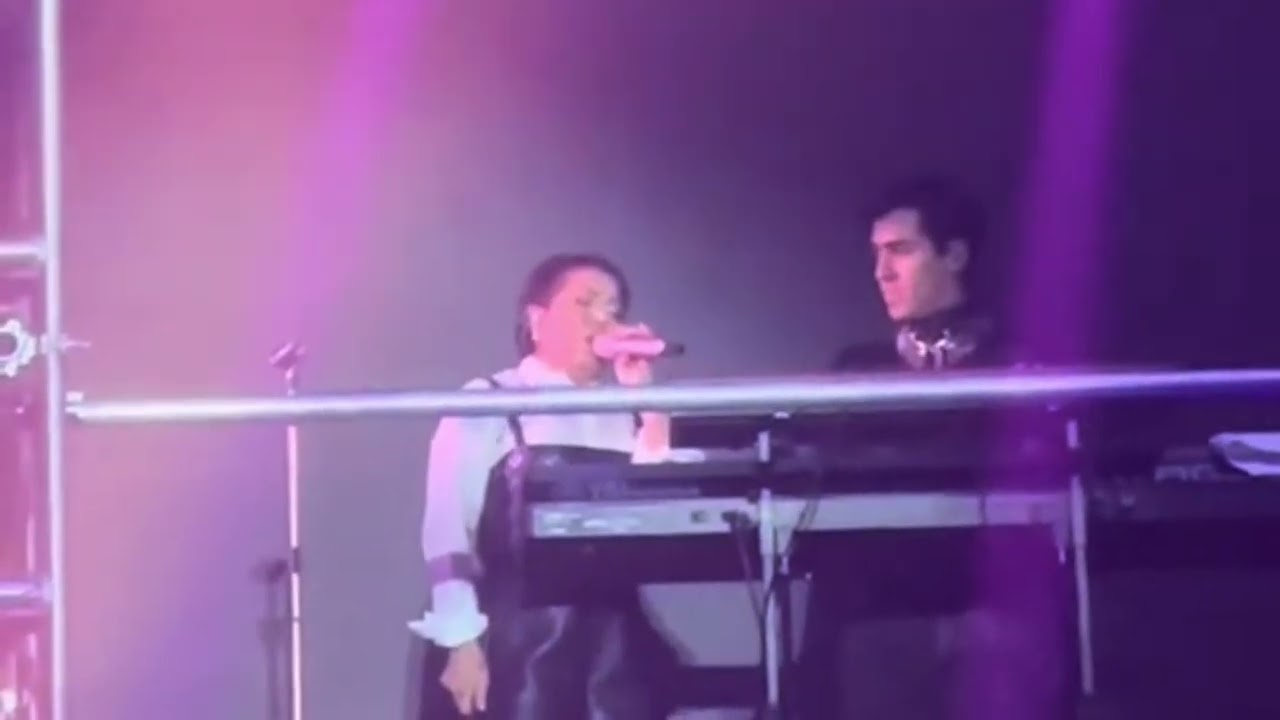 ALEJANDRA GUZMÁN rompe en llanto en su concierto al recordar a Silvia Pinal.