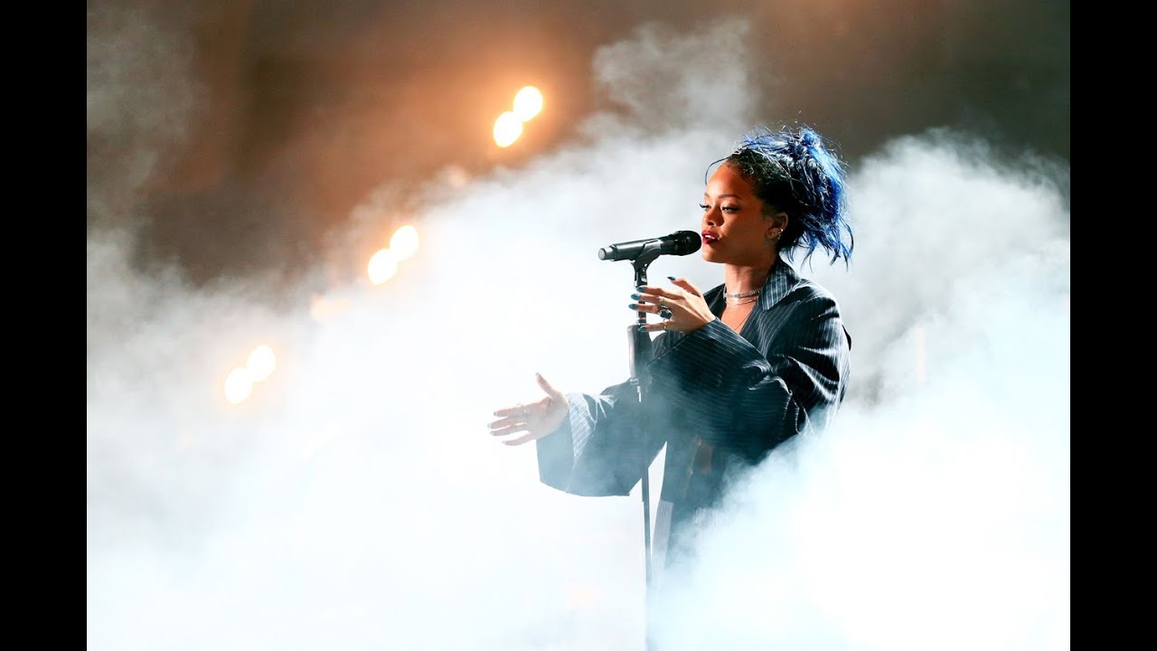 Rihanna – KISS IT BETTER  (Official music video)