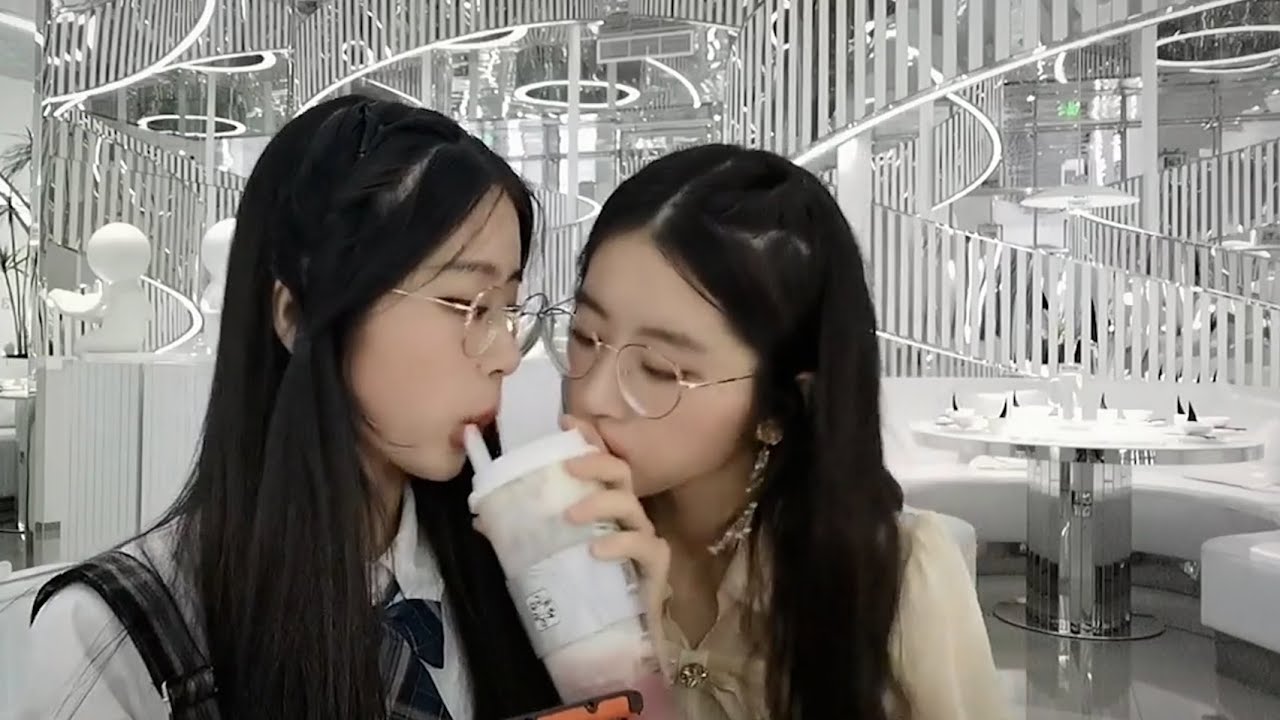 【Bách Hợp】bestie who are too close will become lovers!