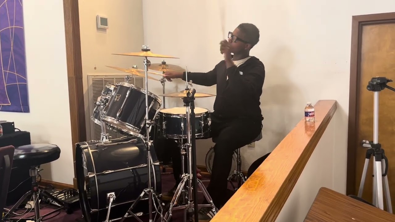 Kj on set