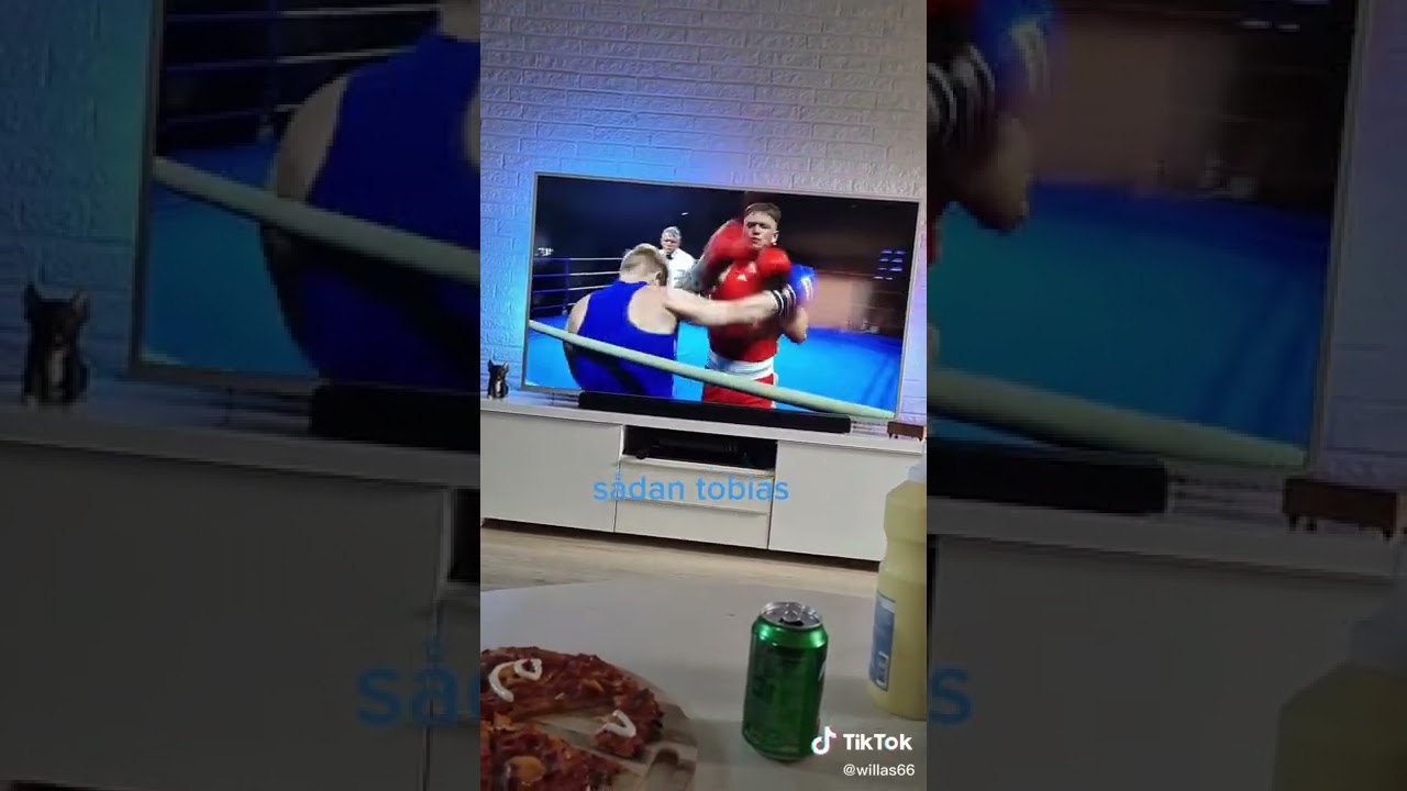 Tobias M&oslash;ller knockouter sin modstander 🥊 #fyp #dk #boxing #knockout