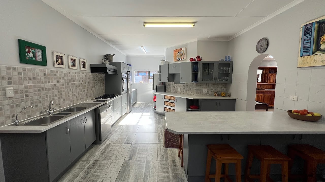 Large Multi-Family Property For Sale in Fraaiuitsig, Mossel Bay - HD