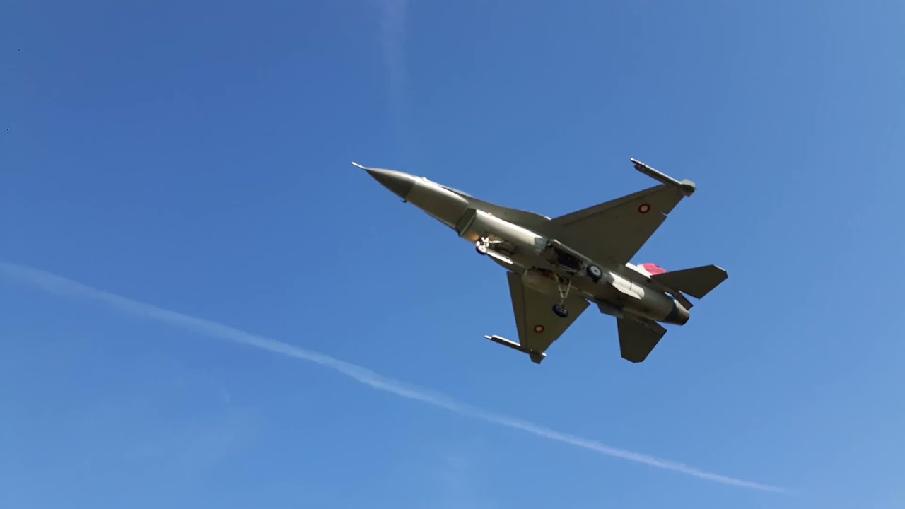 F16 landing NATO DAYS ostrava airport
