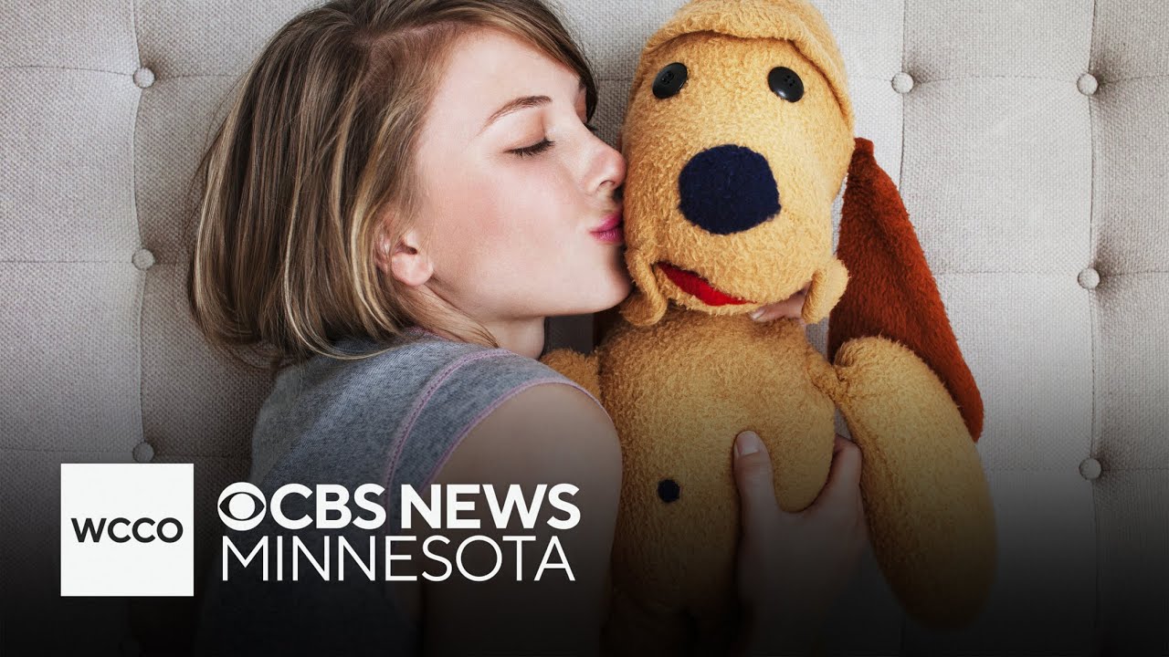 Adults sleeping with stuffed animals is a good thing, experts argue