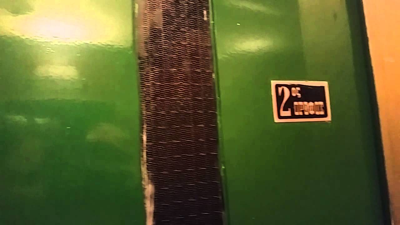 Mandy in Greece elevator